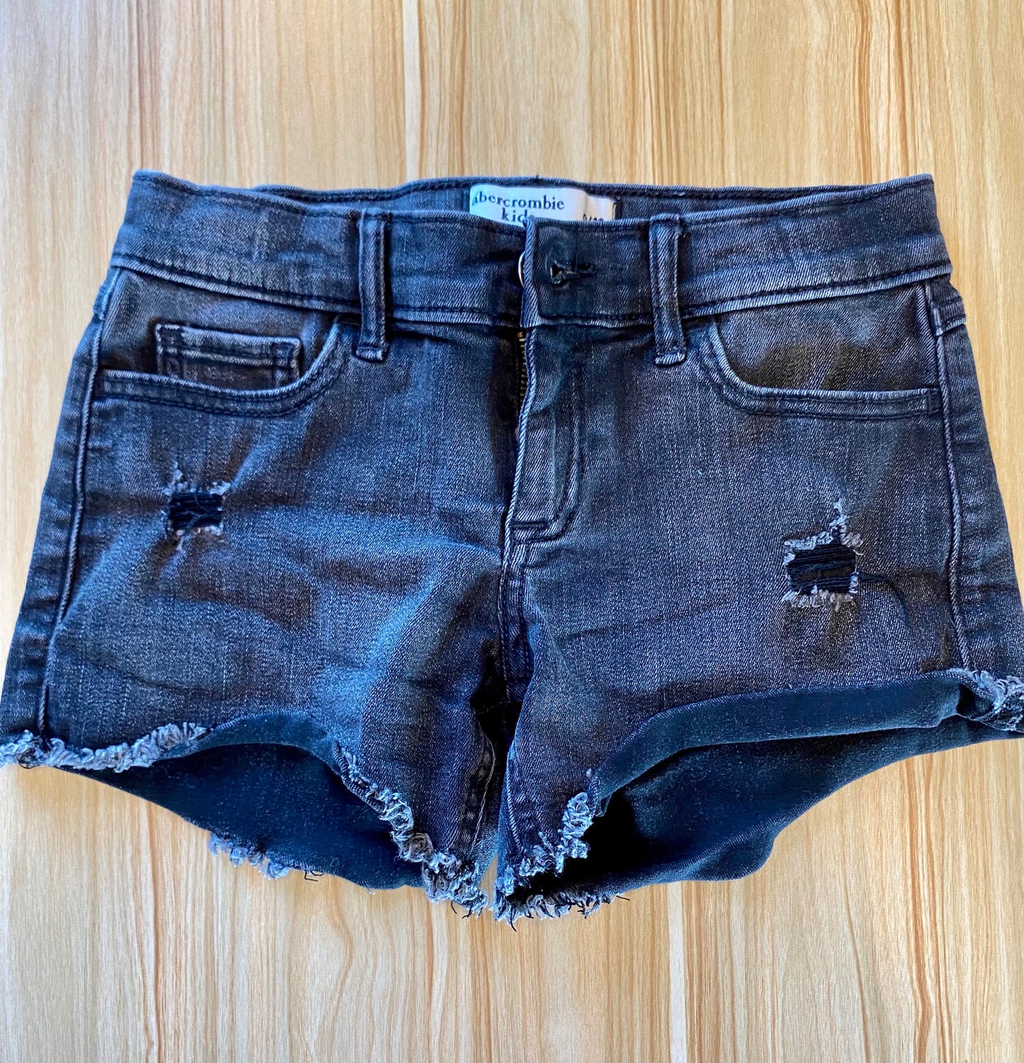 ABERCROMBIE Denim distressed Short / 9-10Y