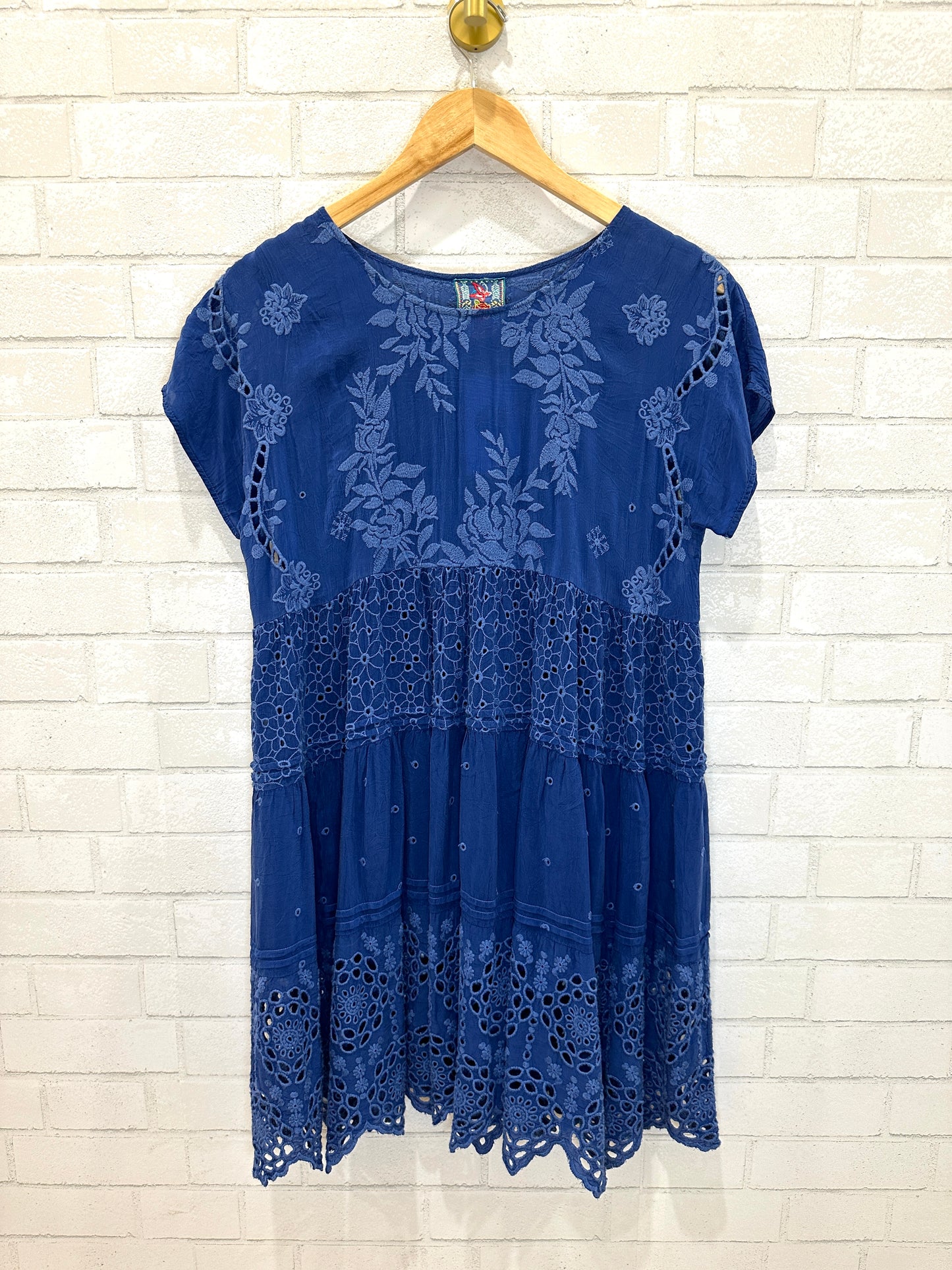 JOHNNY WAS embroidered eyelet mini dress/ XS