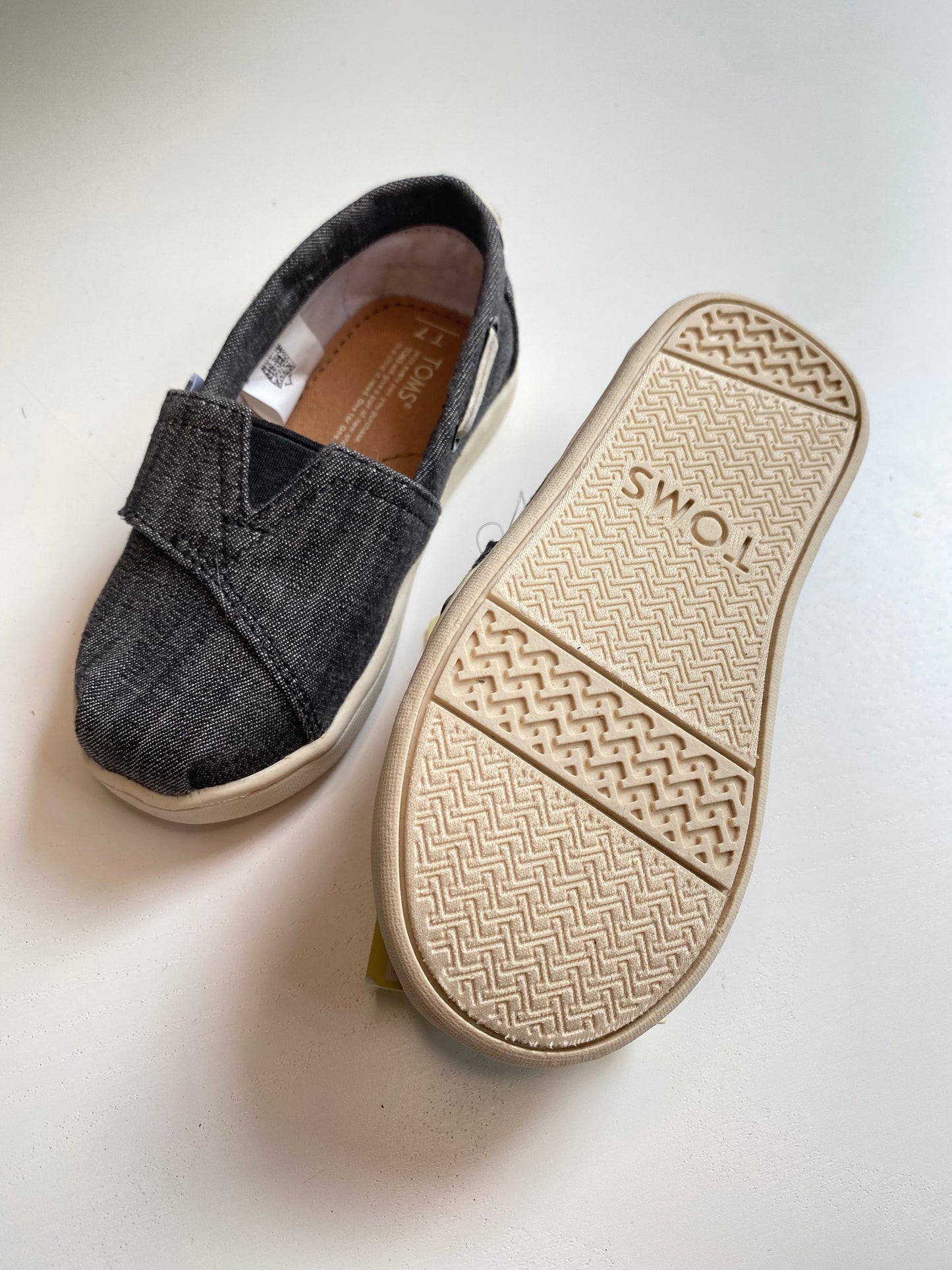 TOMS Summer Canva Velcro Shoes NWT / US7 - 23.5