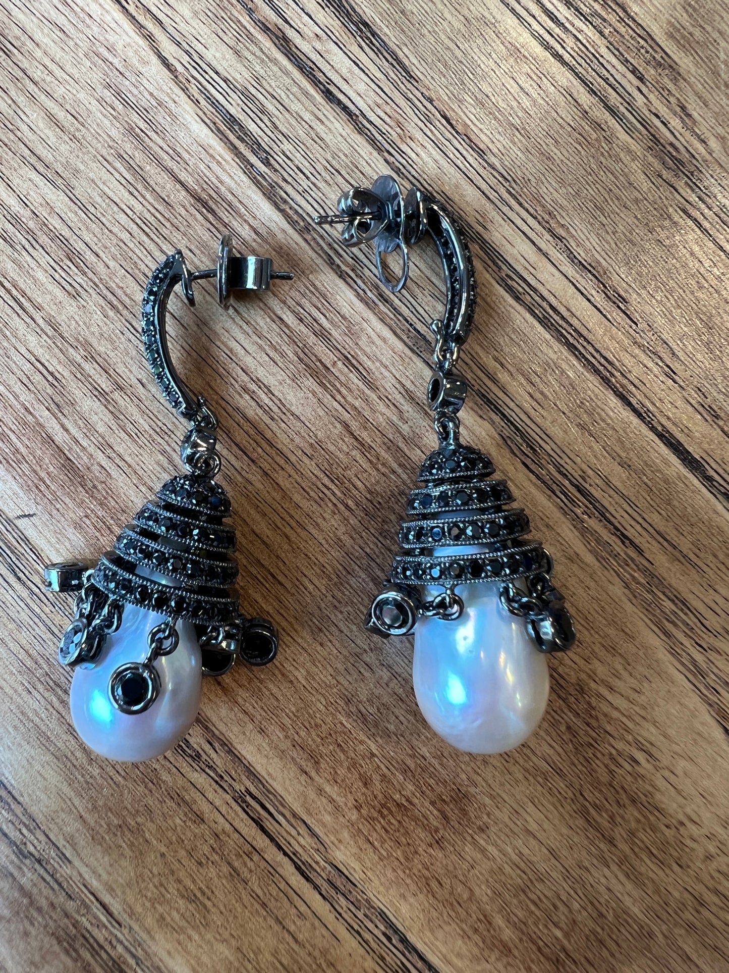 Drop pearl & black rhinestone earrings
