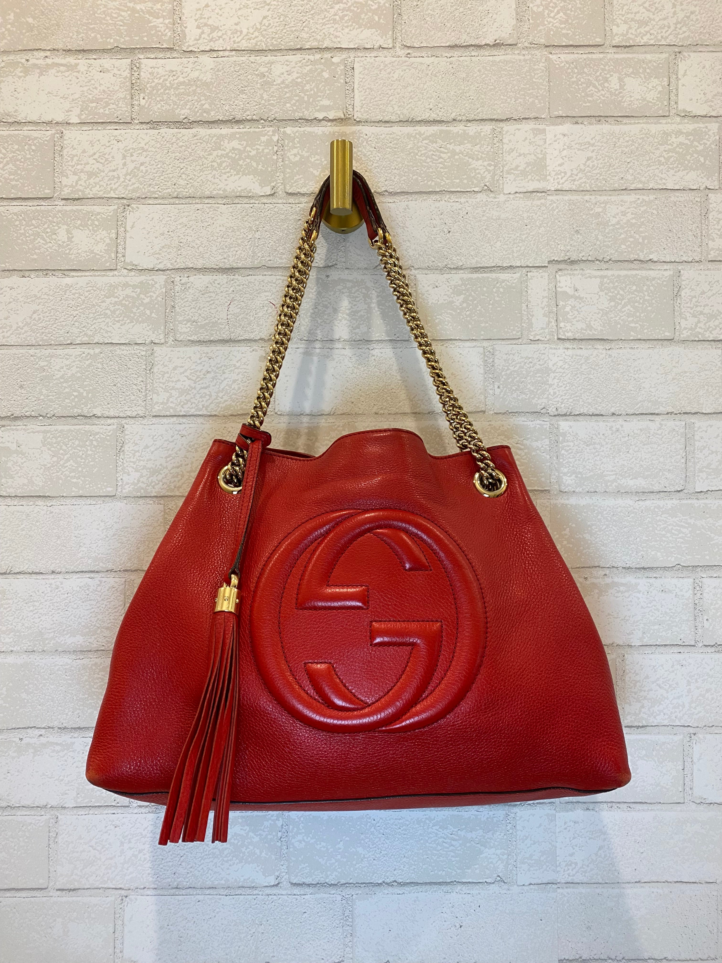 Red gucci bag on sale with gold chain