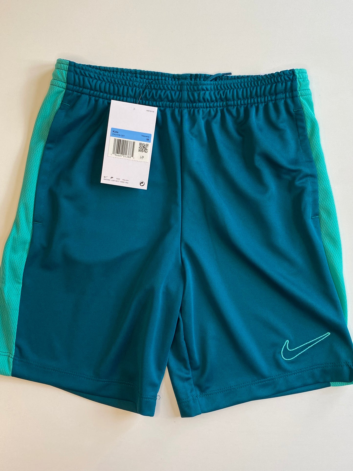 NIKE shorts NWT/ 8Y