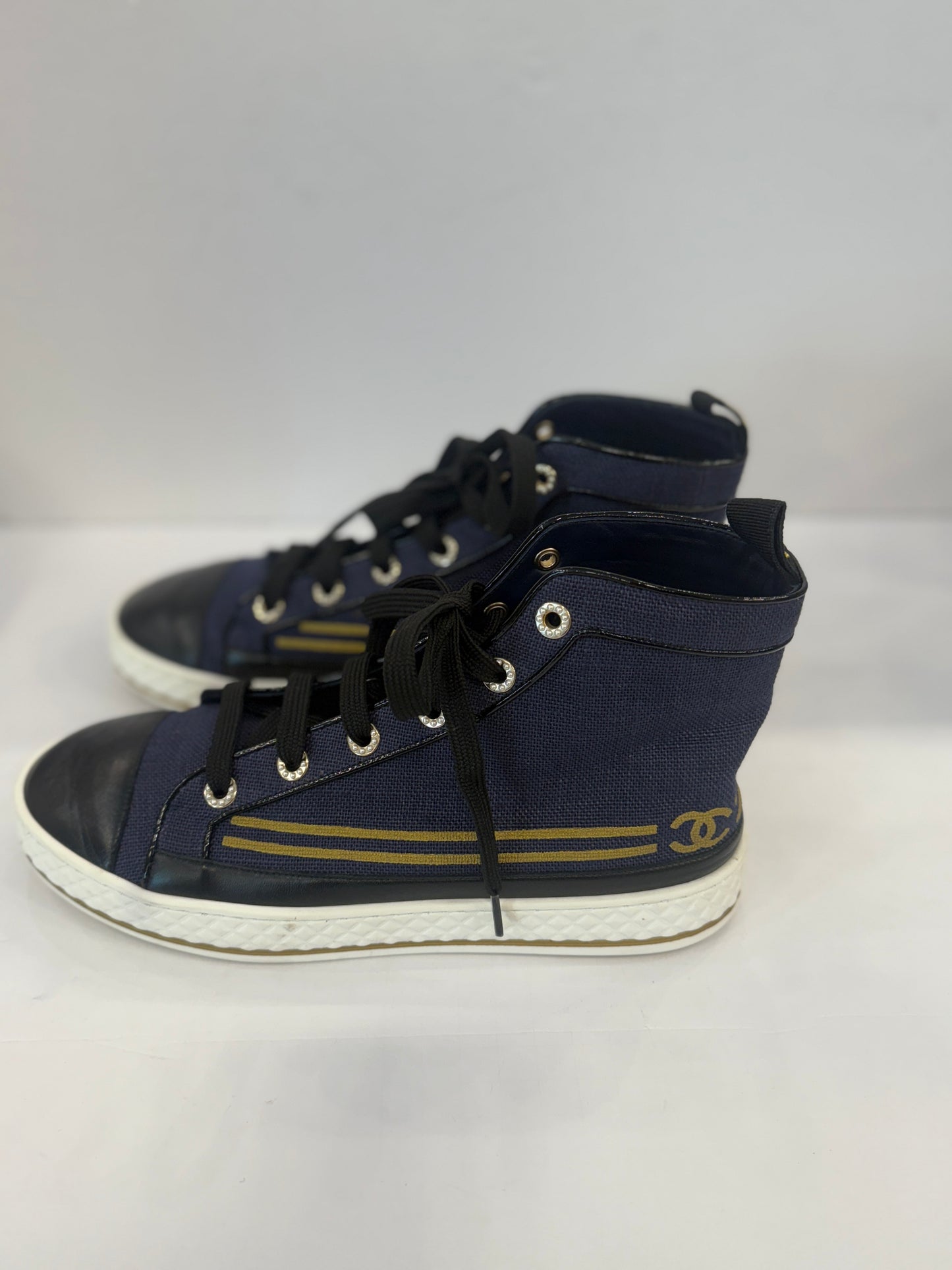 CHANEL HighTop Denim Navy Gold w. Black Leather Sneaker / US10- EUR41.5
