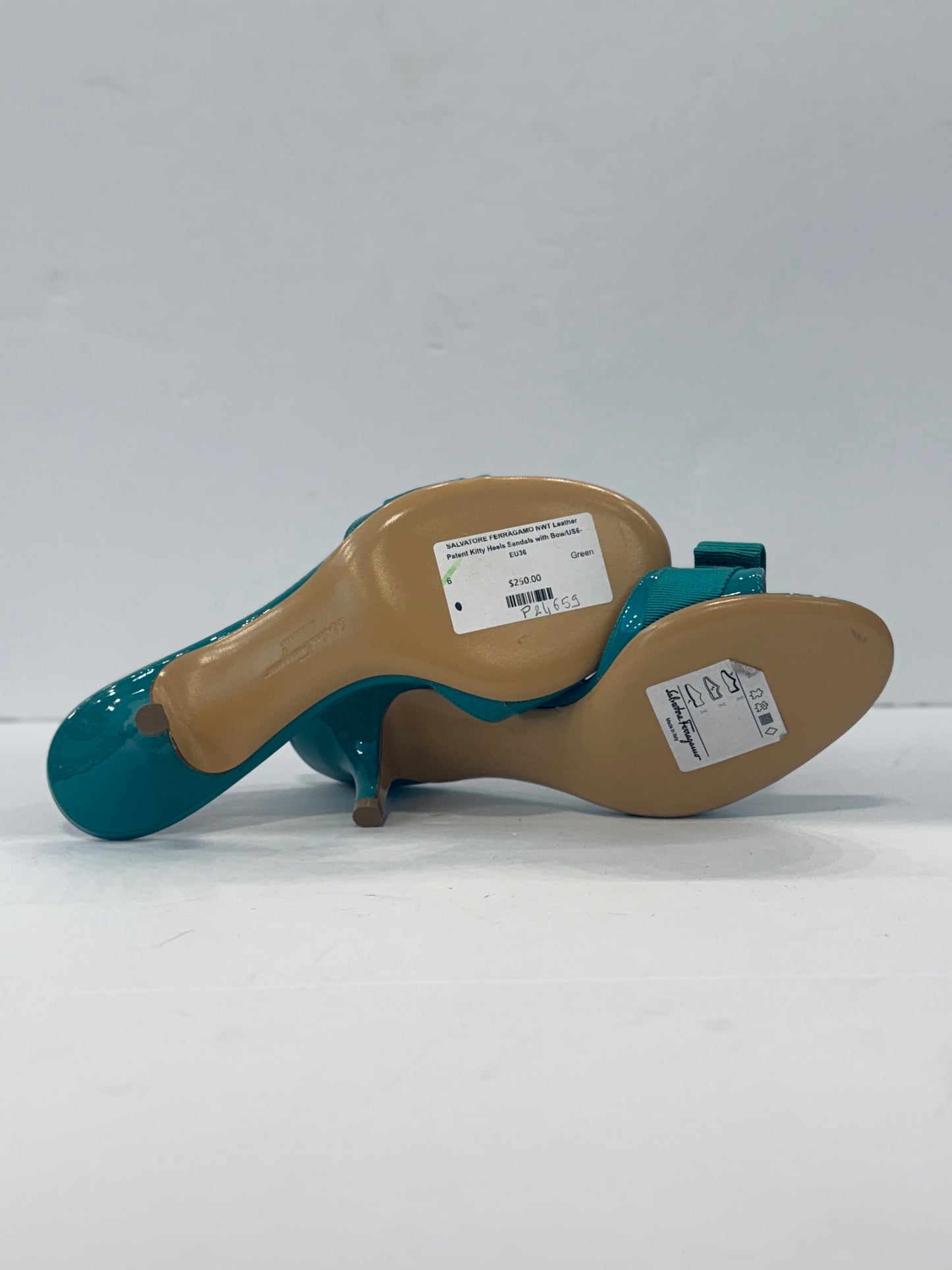 SALVATORE FERRAGAMO NWT Leather Patent Kitty Heels Sandals with Bow/US6-EU36