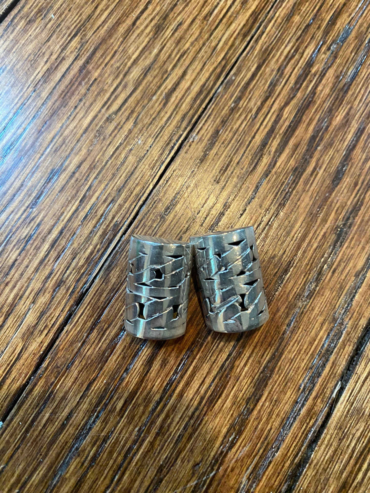 NO BRAND Silver Semi Cylinder Clip earrings