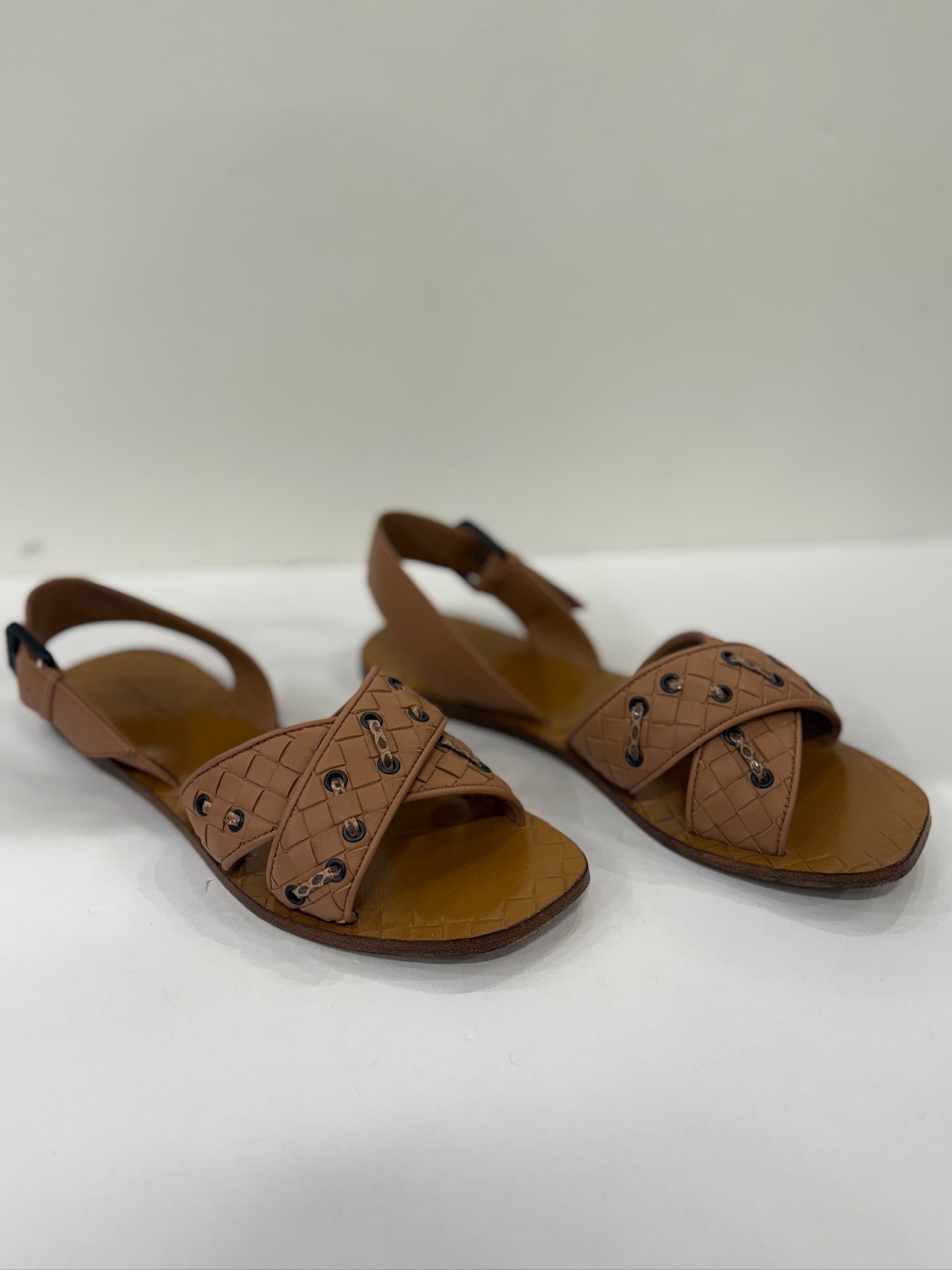 BOTTEGA VENETTA Nude Leather Sandals / 7.5-EU38