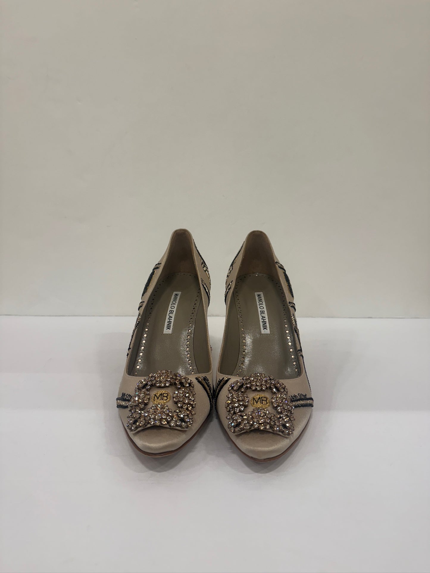 MANOLO BLAHNIK Beige Satin Pump "Decade of Love Anniversary 54th St" / US8 - EUR38