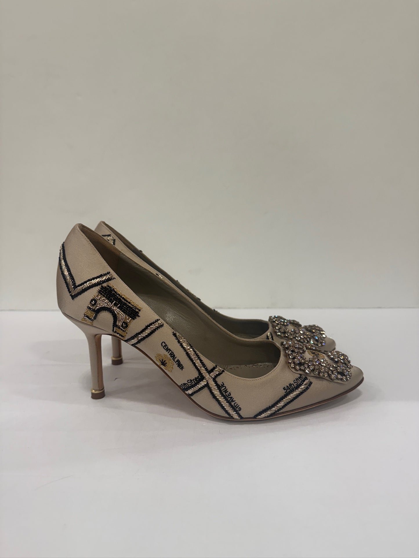 MANOLO BLAHNIK Beige Satin Pump "Decade of Love Anniversary 54th St" / US8 - EUR38