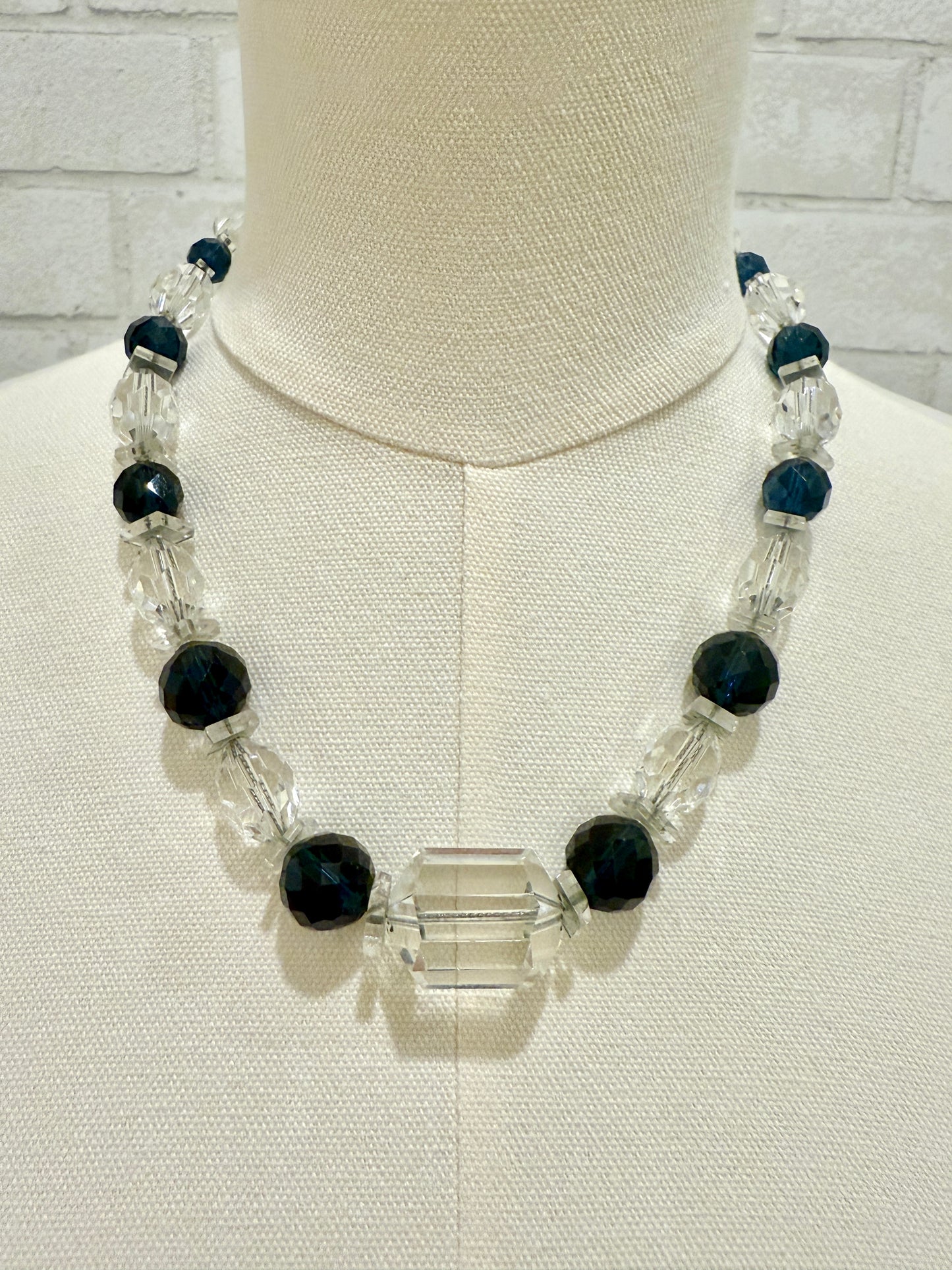 VINTAGE Glass Beads Necklace