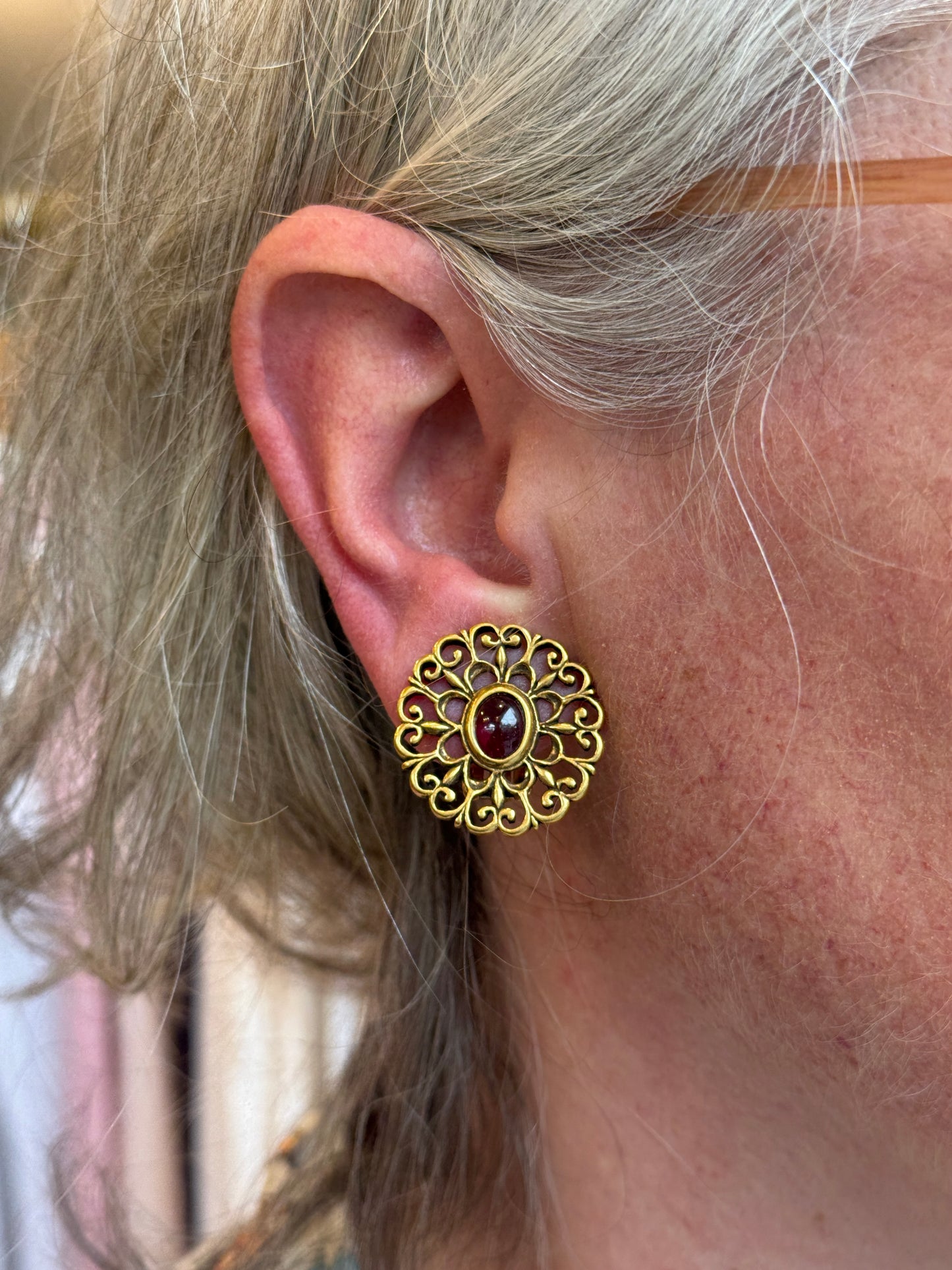 NO BRAND Vintage Round Clips with Pink Stone Earings/OS
