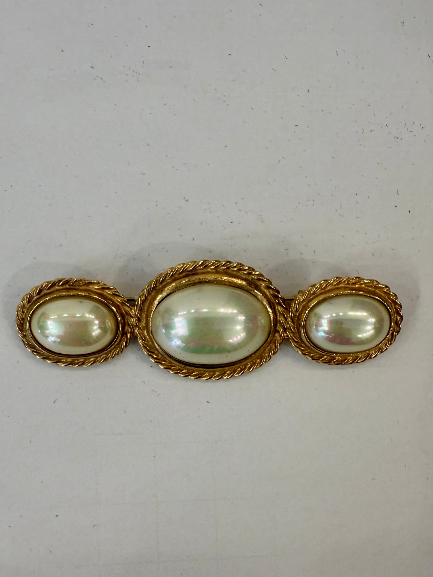 NO BRAND Gold Brooch with 3 pearls