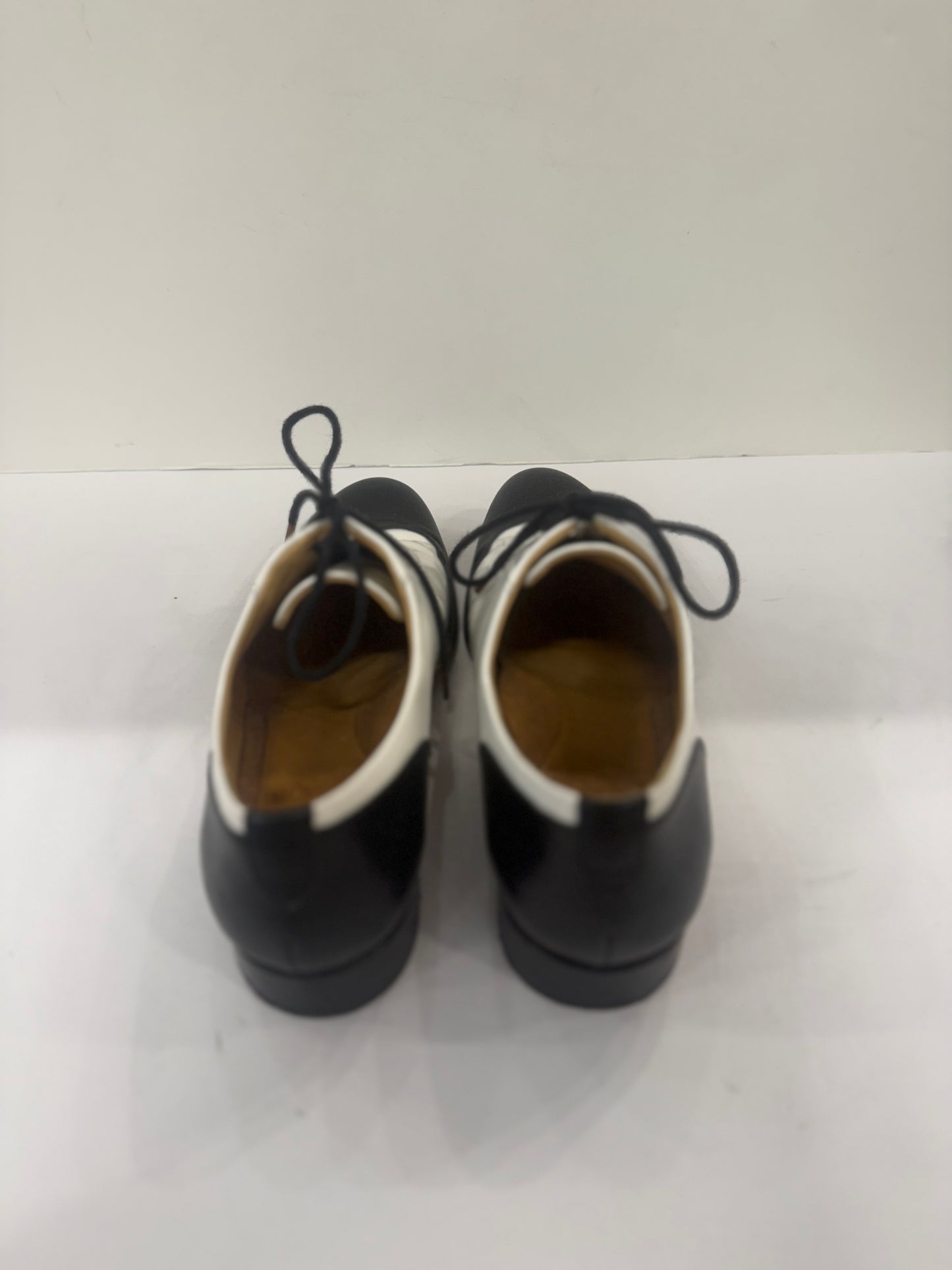 ANGELA SCOTT Oxford Black and White Leather Patent / US8-EUR38 g