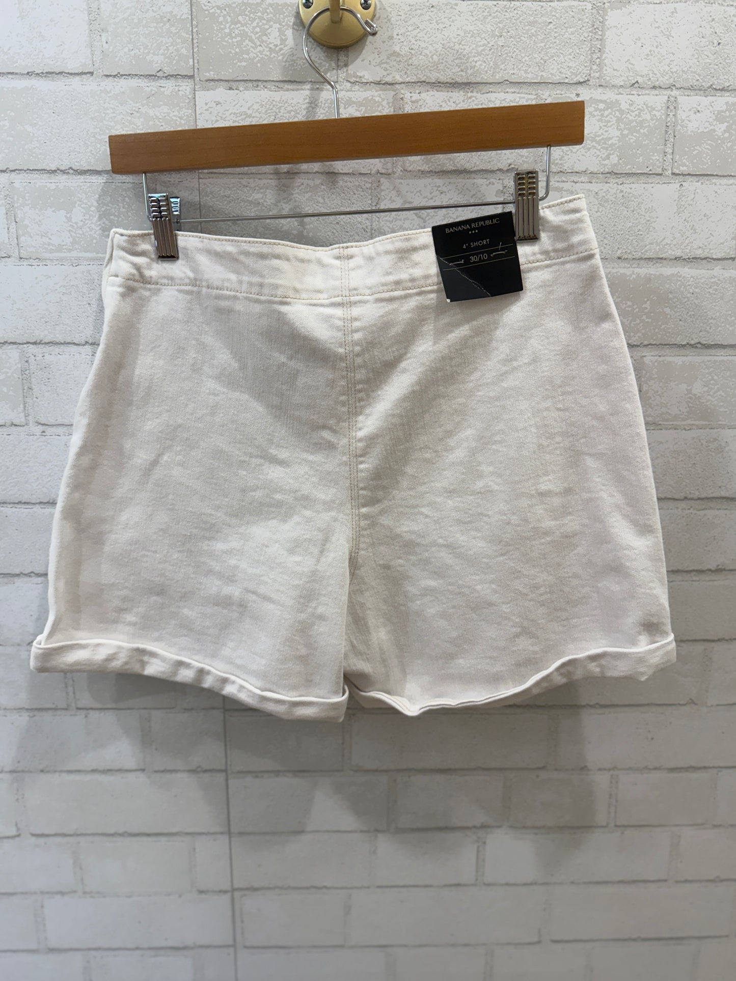 BANANA REPUBLIC NWT Shorts / L-30