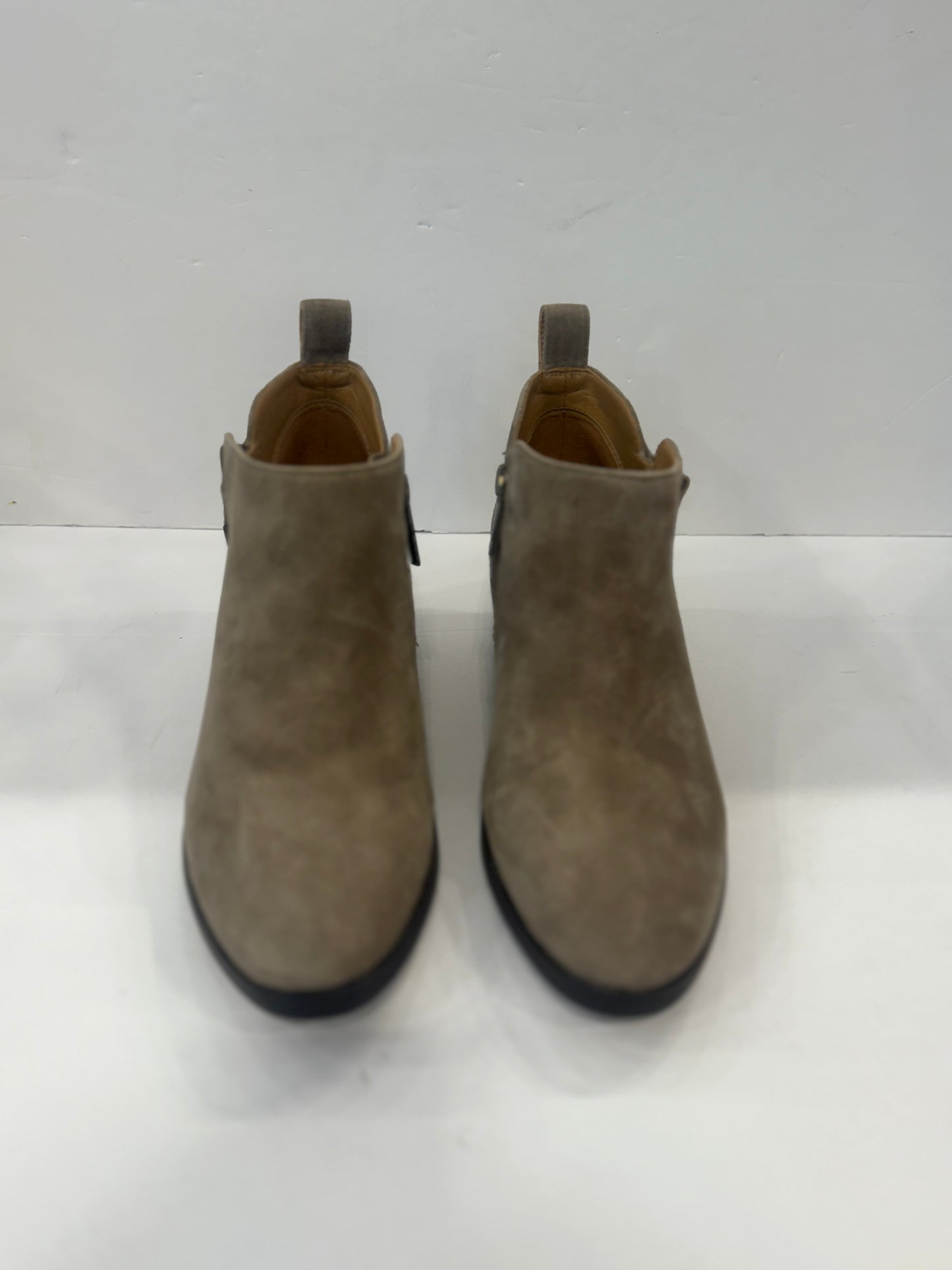 VIONIC NWT Cecily Ankle Suede heeled Boots/ US7- EU38
