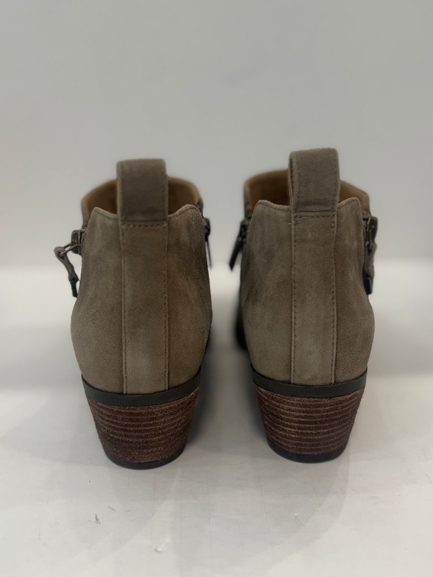 VIONIC NWT Cecily Ankle Suede heeled Boots/ US7- EU38