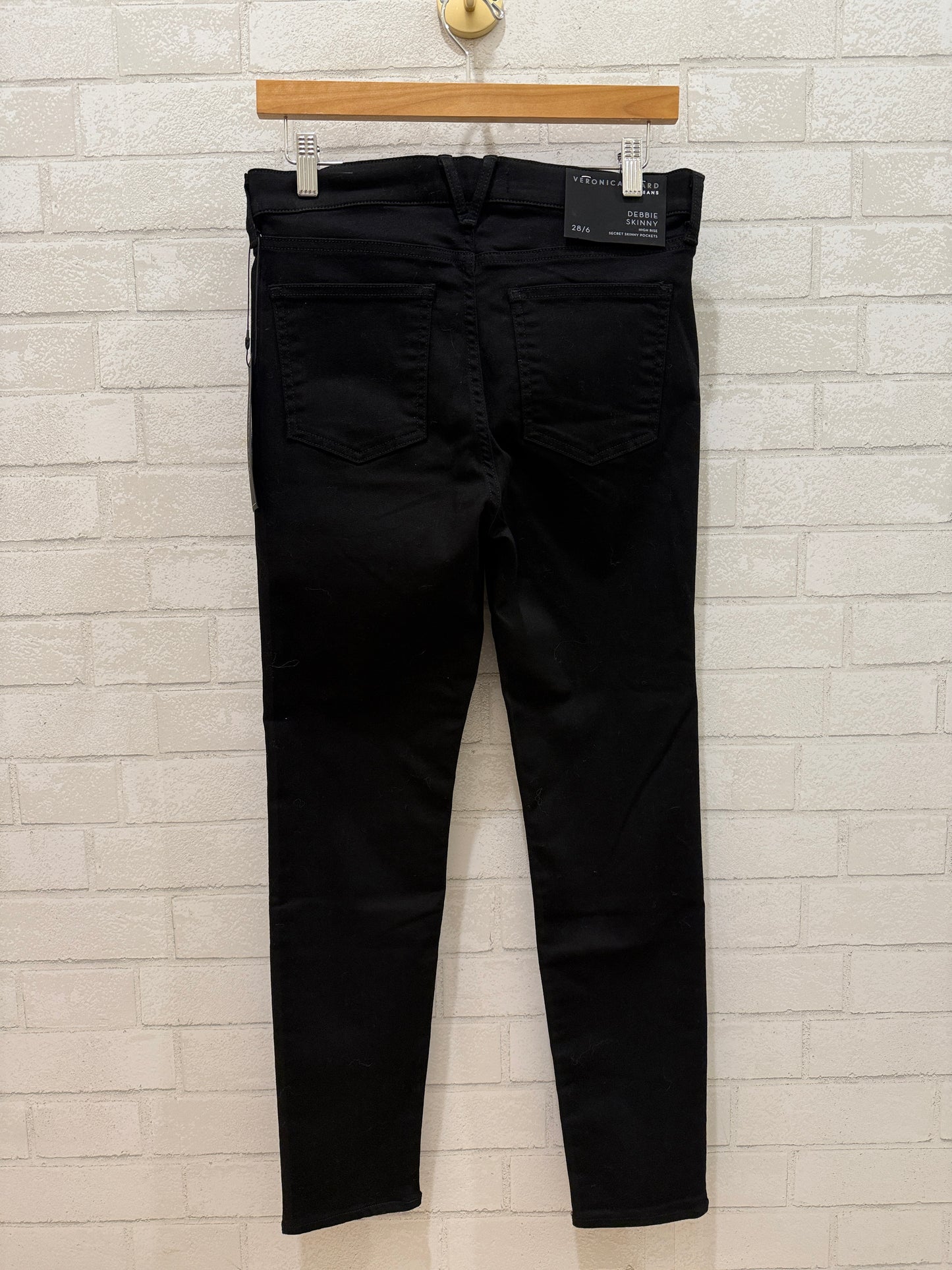 VERONICA BEARD NWT Black Denim/ US: 28-EU-38
