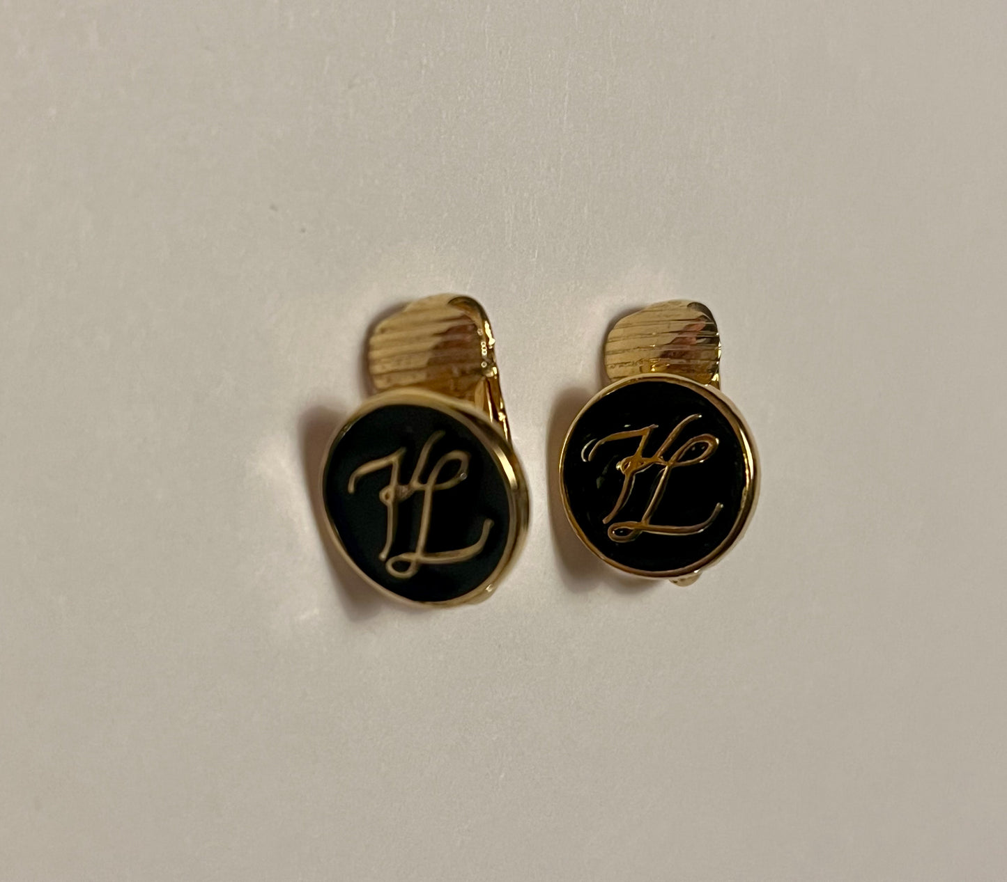 NO BRAND Vintage Initial Clip-On Earrings