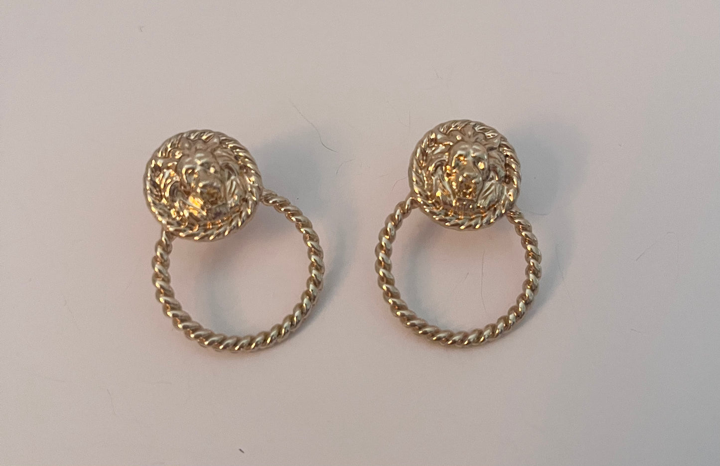 NO BRAND Gold Lion Head Hoops Earrings