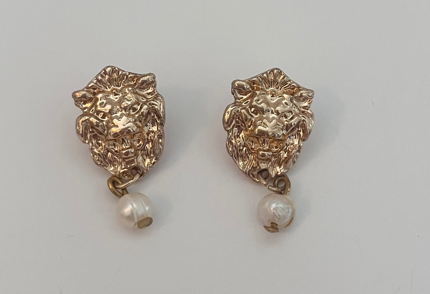 NO BRAND Lion Head Pearl Earrings