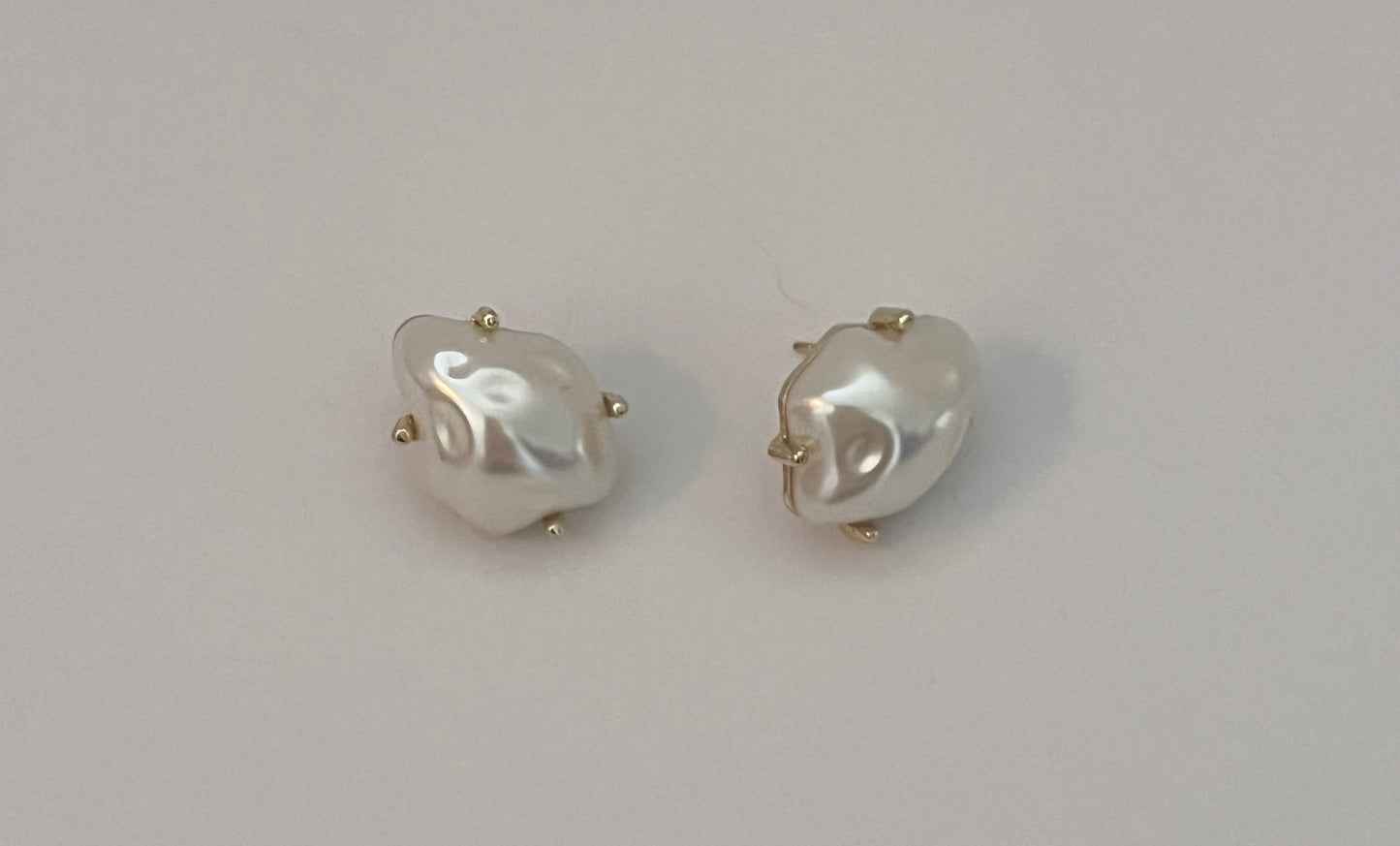 NO BRAND Irregular Pearl Earrings