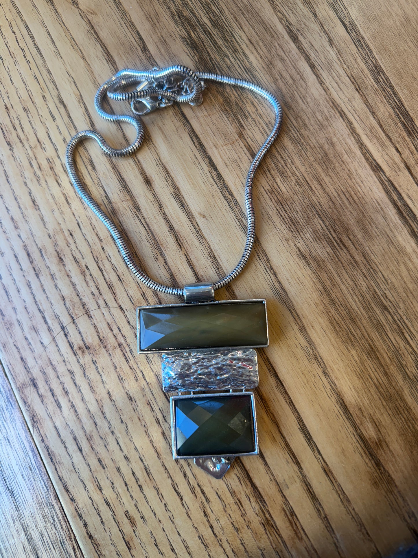 NO BRAND Silver Necklace With 4 Tiers Pendant / OS