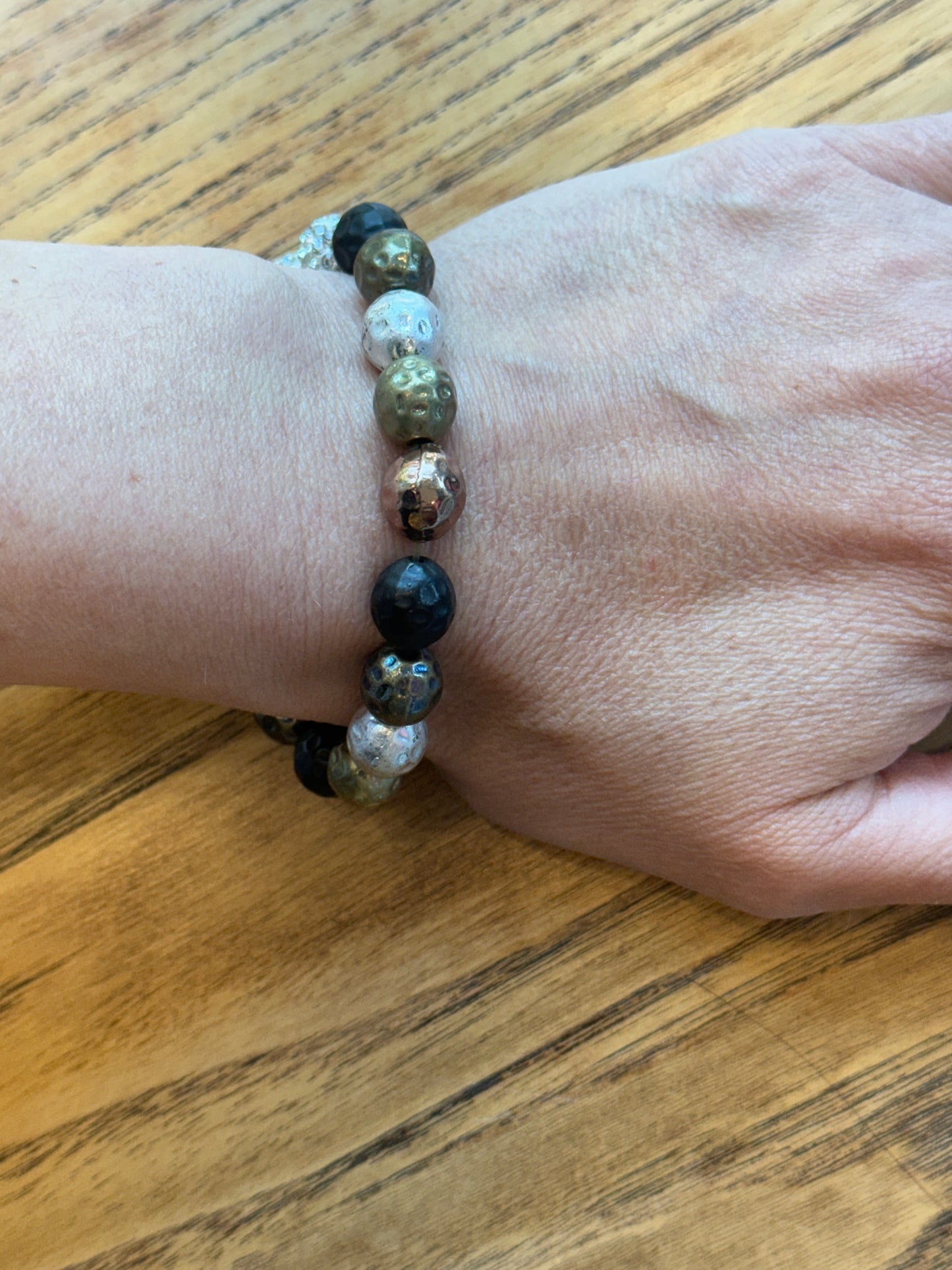 NO BRAND Hammered and Rhinestone Beads Stretch Bracelet