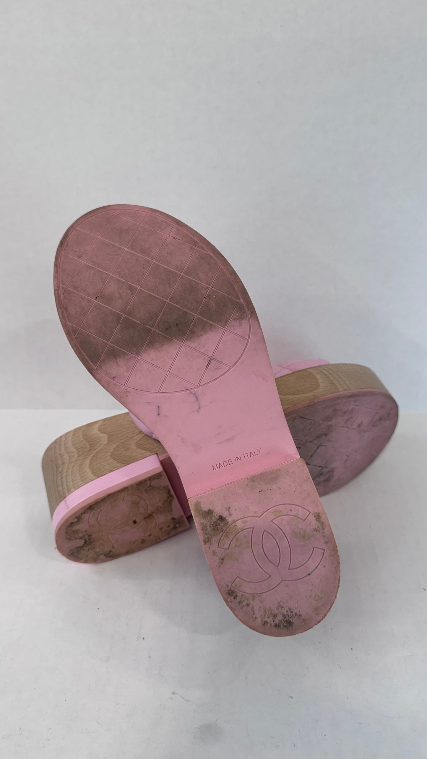 CHANEL Quilted CC Platform Slides in Pink Lambskin β Authentic Pre-Owned | US6.5-EU37
