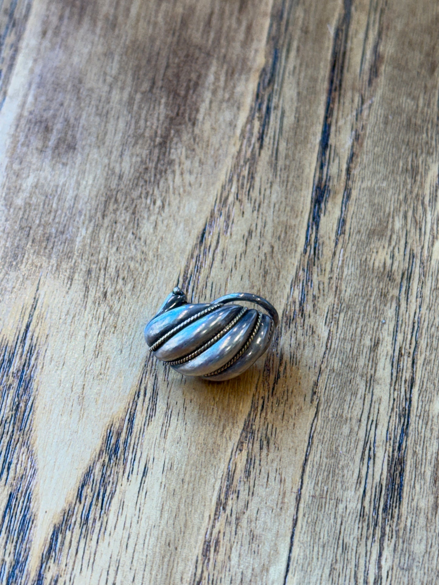 TIFFANY&CO Vintage Sterling Silver Shrimp Shell Twist Earrings