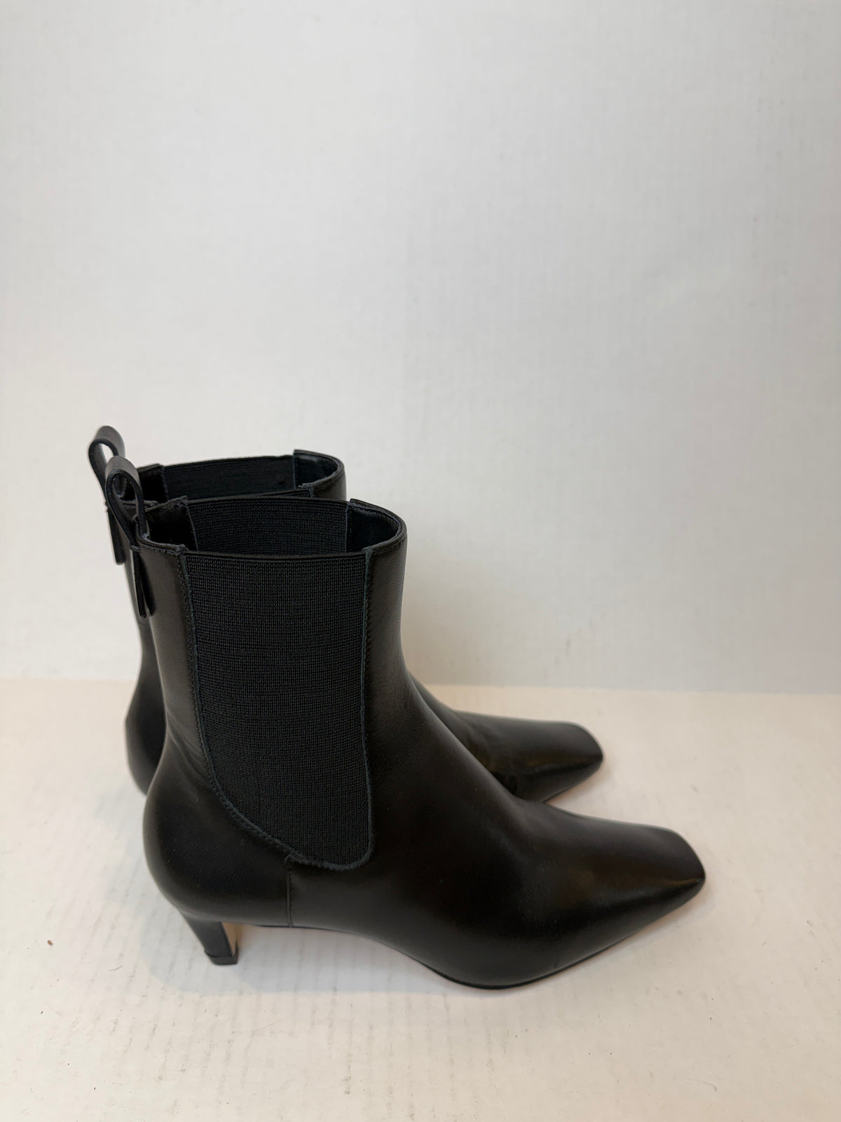 REFORMATION NWT Leather Roberta Chelsea Ankle Boots/US5-EU35