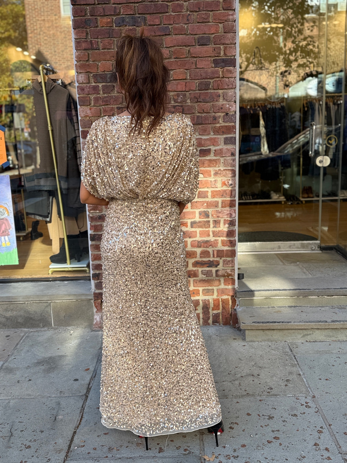 MAC DUGGAL Sequin Draped Sleeve V Neck Gown / L-US10
