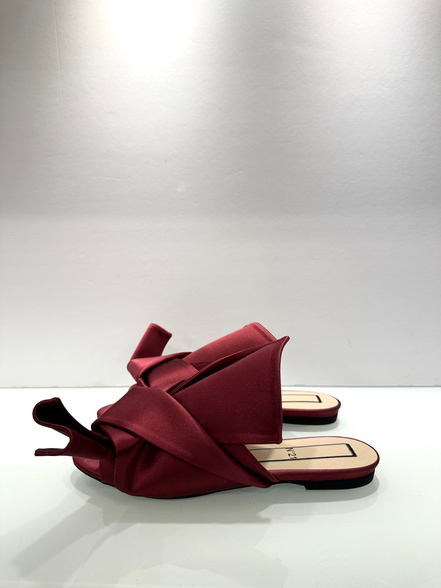 N0 21 NWT Satin Mules / US8.5-EU39.5