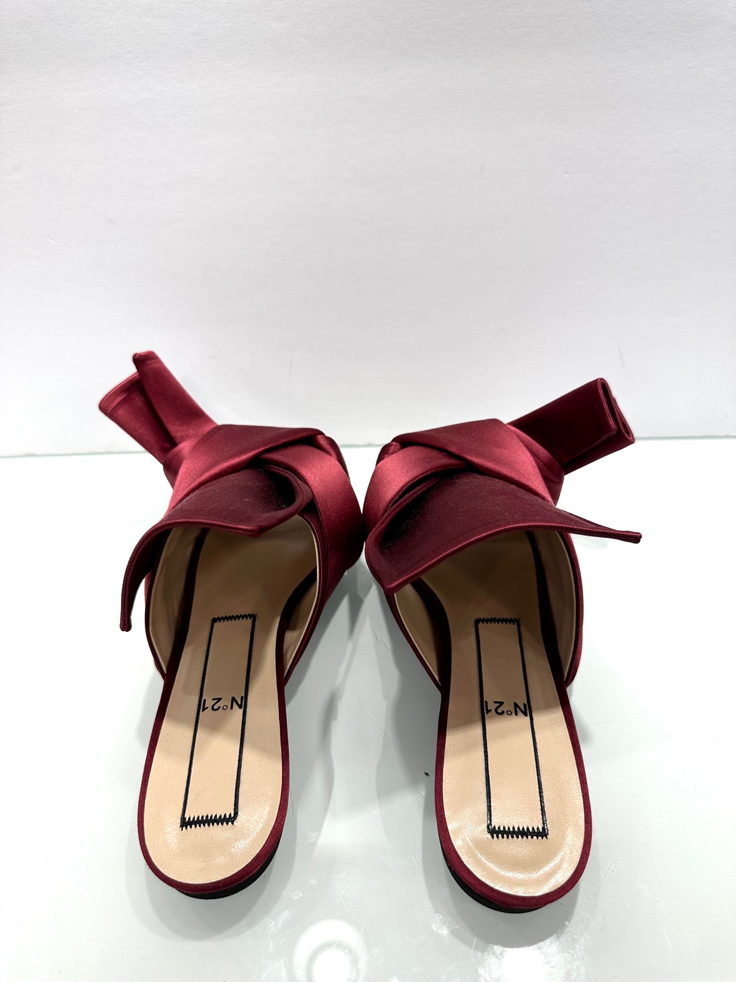 N0 21 NWT Satin Mules / US8.5-EU39.5