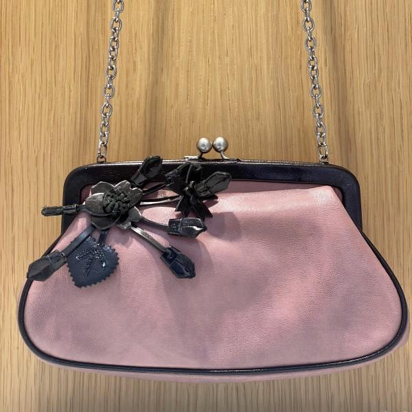 Elegant prada handbag For Stylish And Trendy Looks 