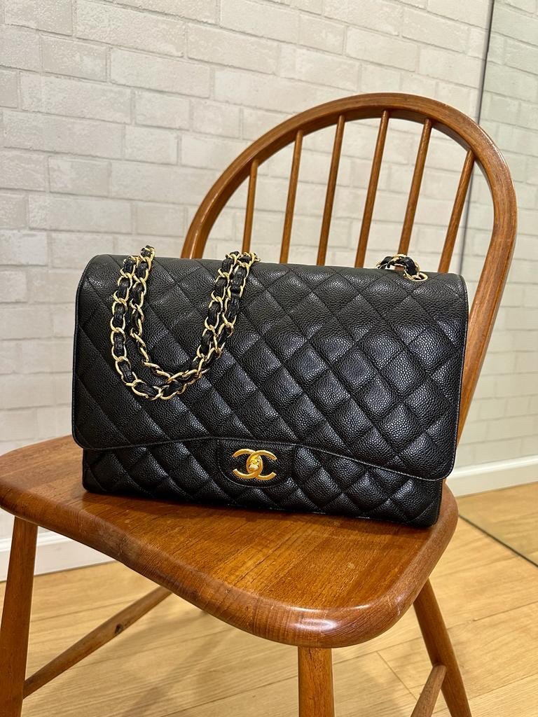 CHANEL Classic Maxi double flap bag