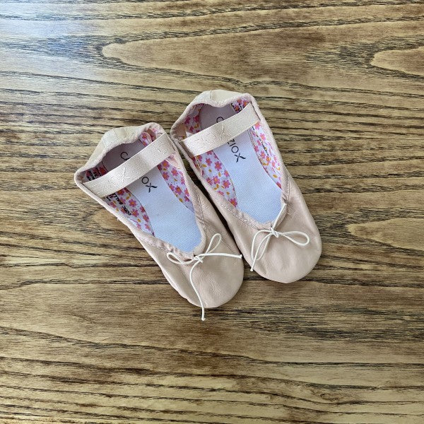 CAPEZIO NWT Ballet shoes Daisy with Elastic / US10M UE31