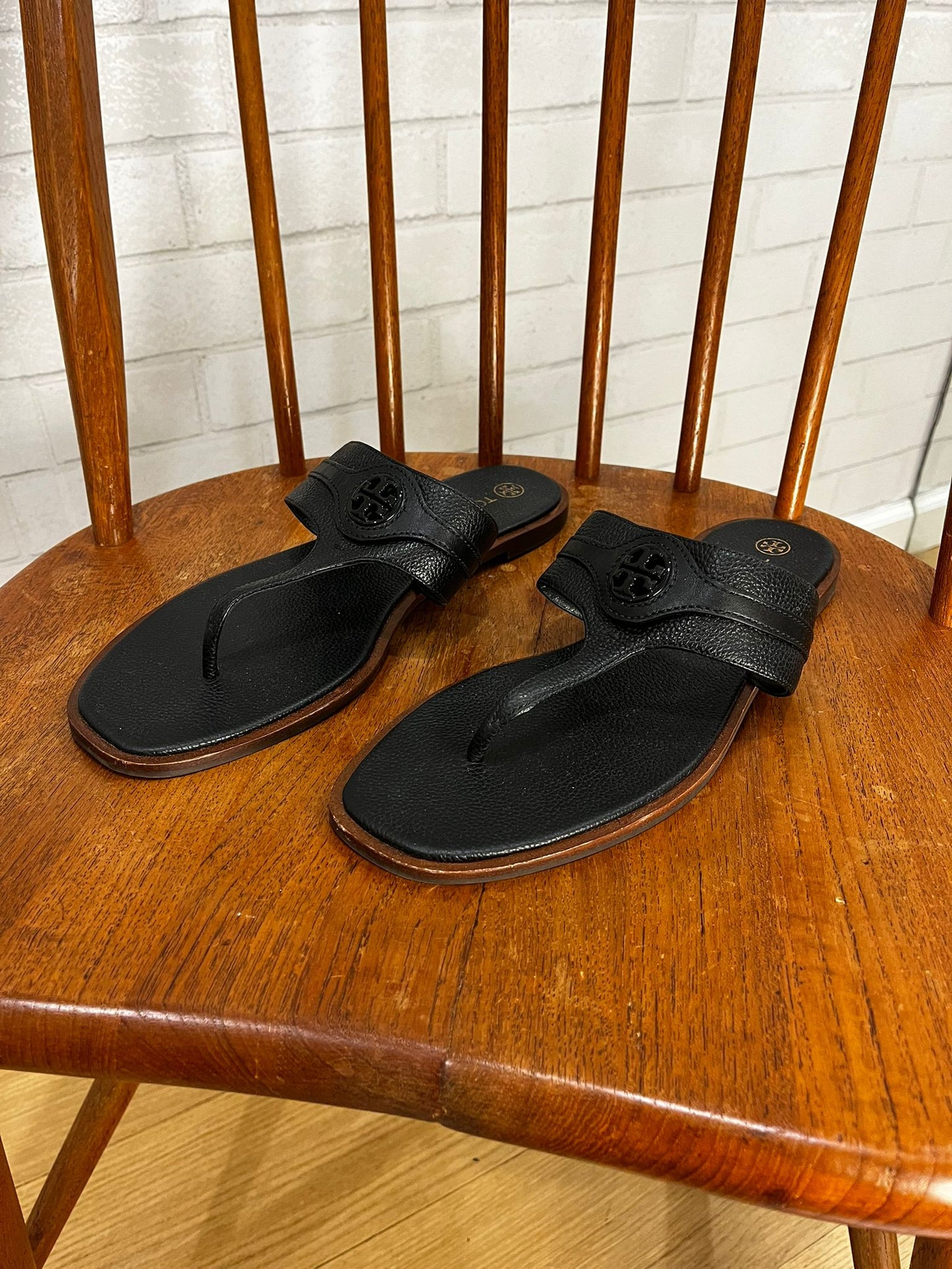 TORY BURCH Leather Flip Flops with logo / US11.5-EU42