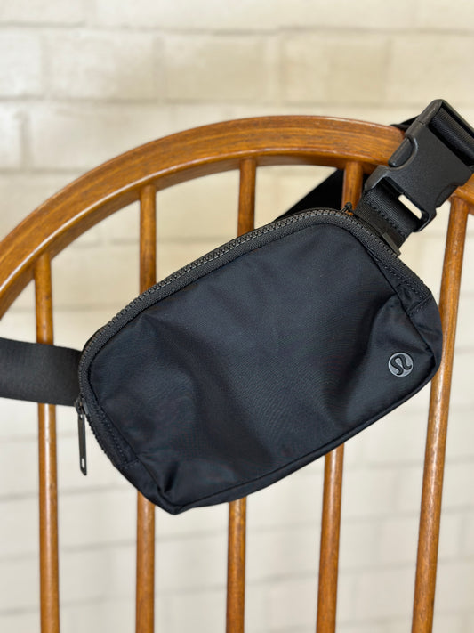 LULU LEMON belt bag