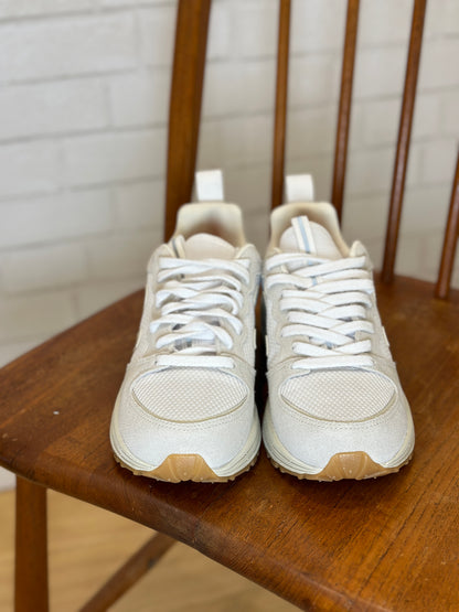 VEJA white sneakers NWT/ 39-us8