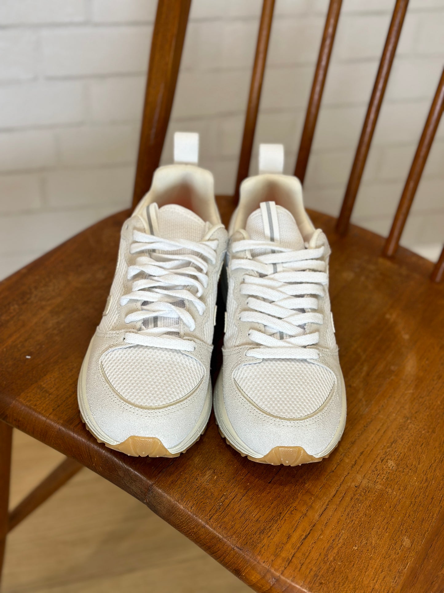 VEJA white sneakers NWT/ 39-us8