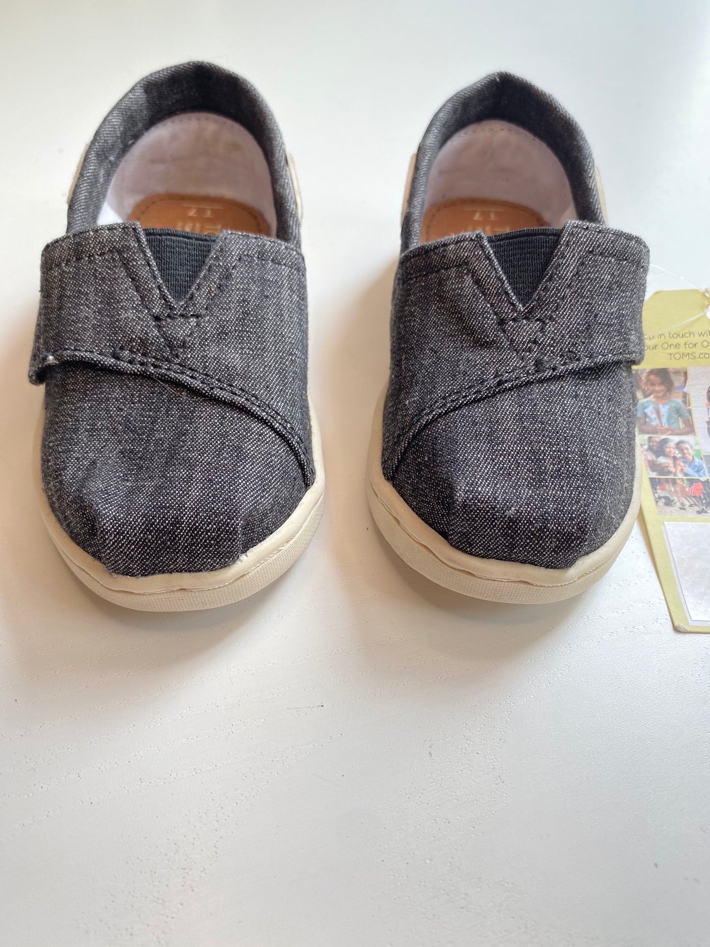 TOMS Summer Canva Velcro Shoes NWT / US7 - 23.5