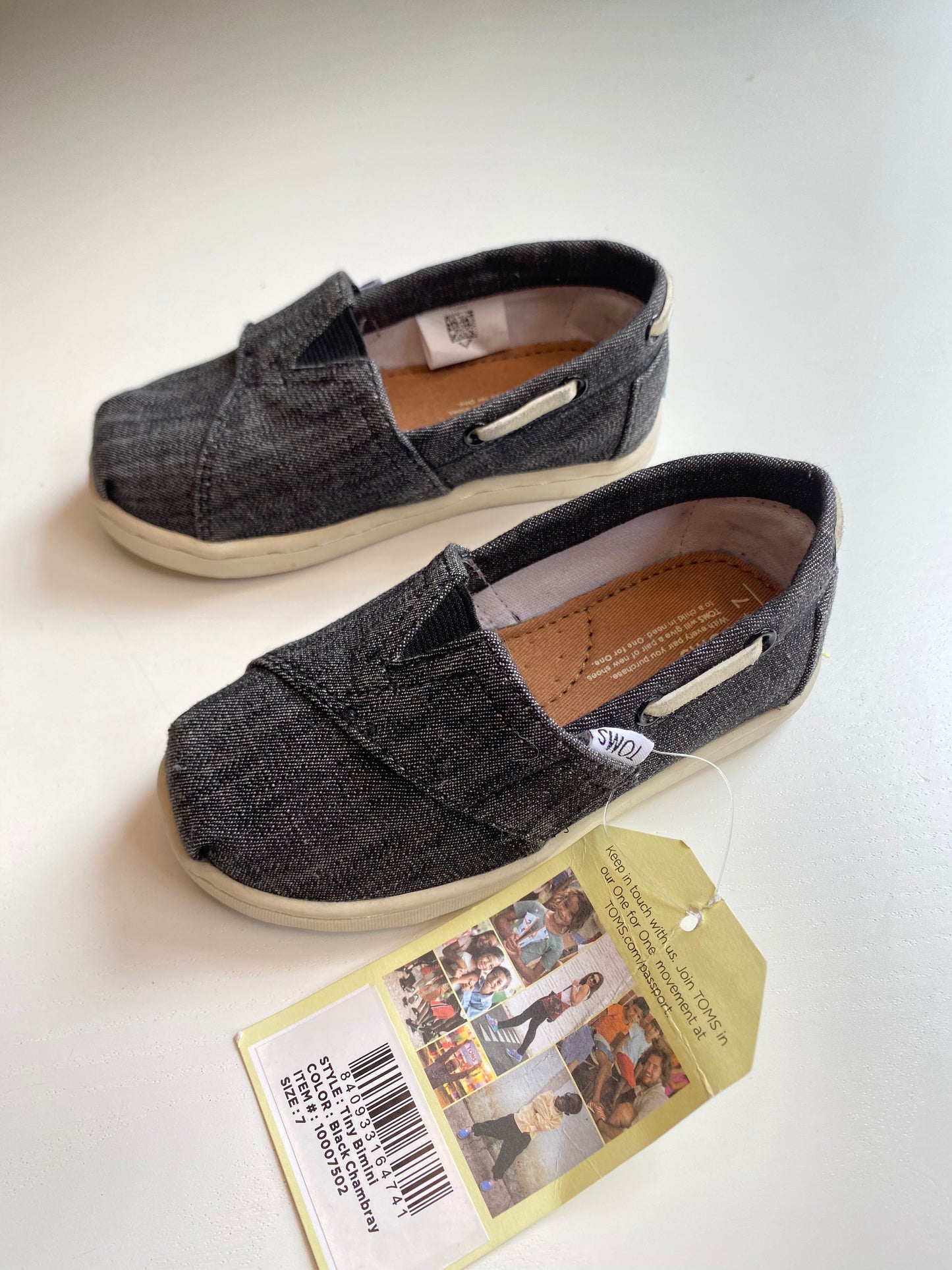 TOMS Summer Canva Velcro Shoes NWT / US7 - 23.5