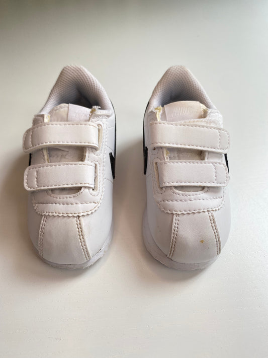 NIKE NWT baby sneakers / us6-22