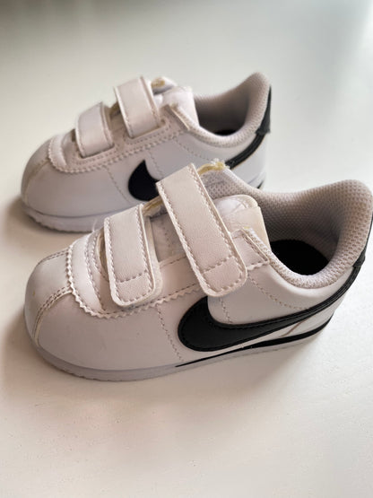 NIKE NWT baby sneakers / us6-22