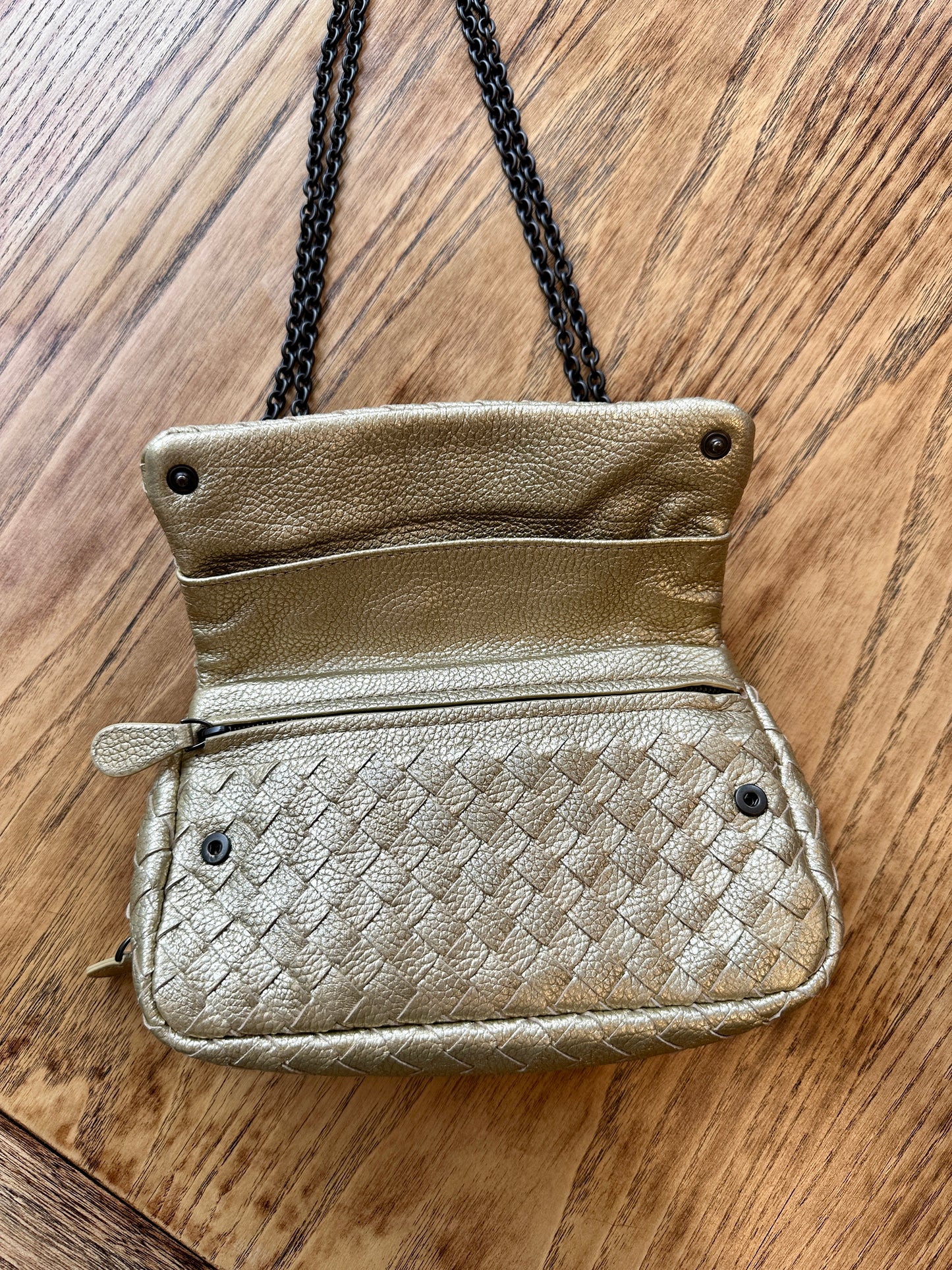 BOTTEGA VENETA Expandable chain crossbody leather bag