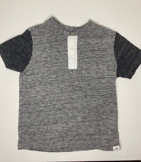 GAP SS Tshirt 2 buttons / 24M