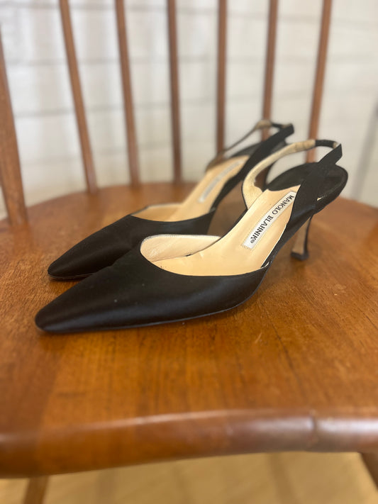 MANOLO BLAHNIK Satin Pointy Sling Back