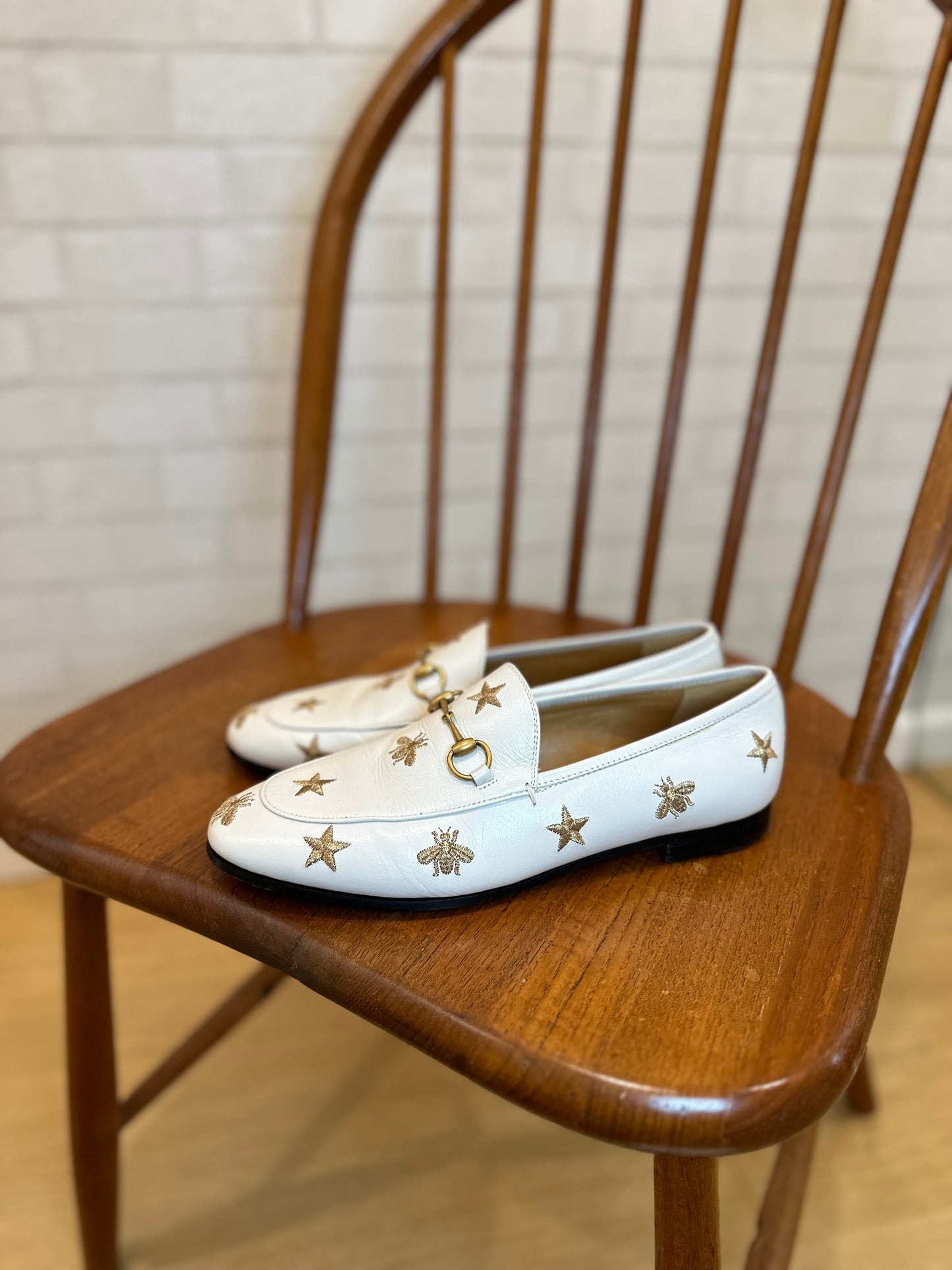 Gucci White Bee & Star Embroidered Leather Jordaan Loafers Size