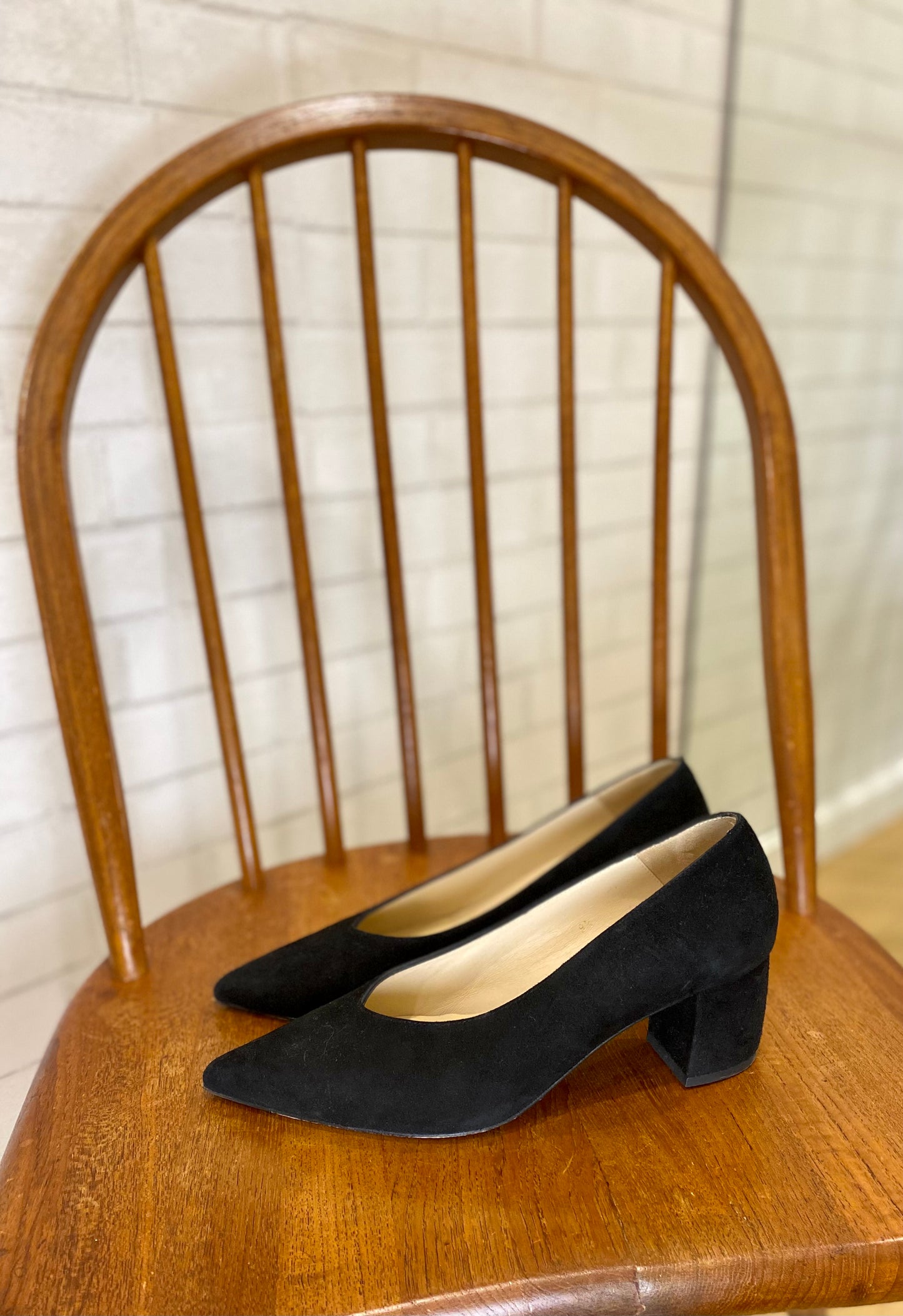 SANTORINI Pointy Suede Mules / US8.5-EU38.5