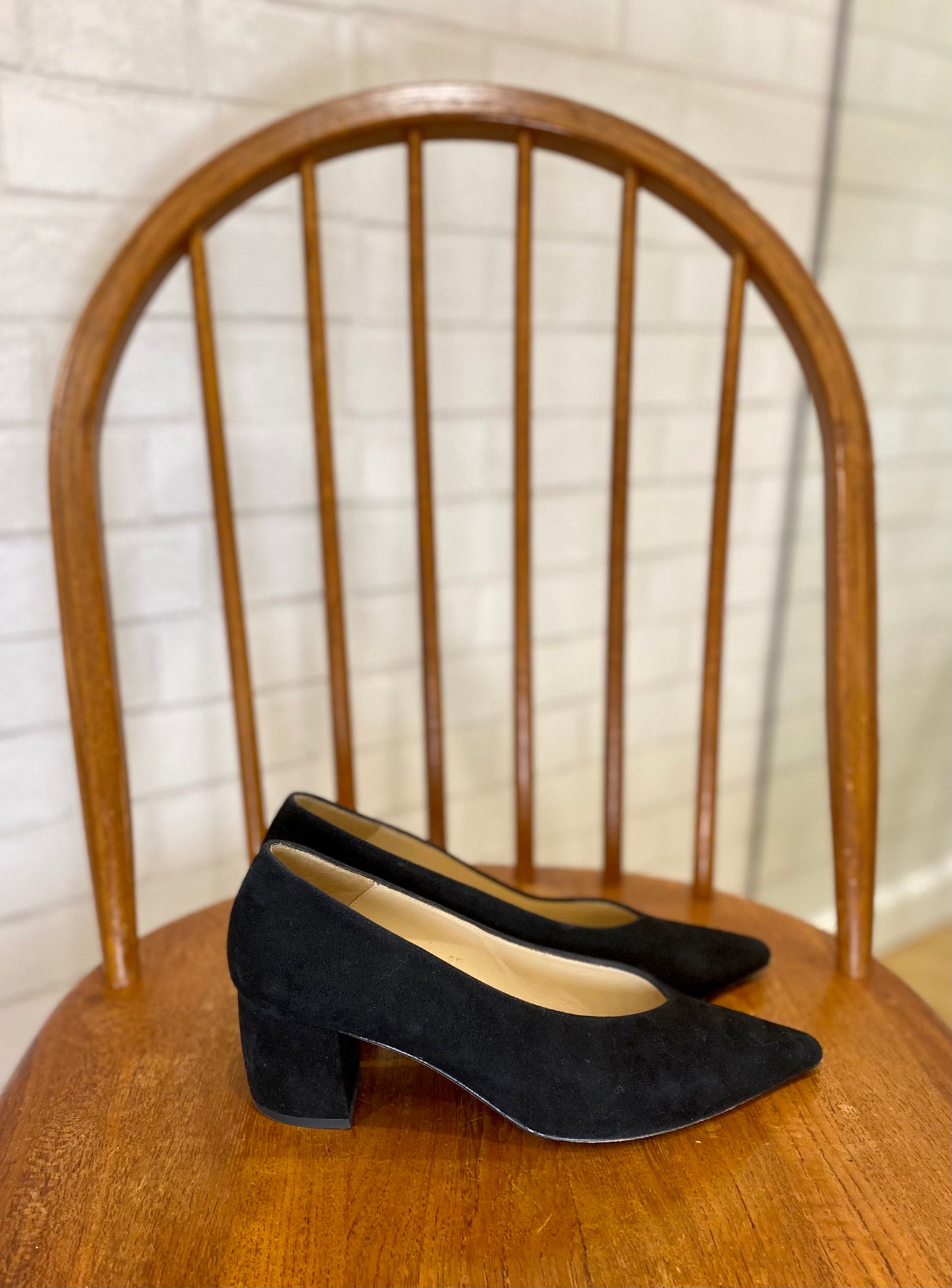 SANTORINI Pointy Suede Mules / US8.5-EU38.5