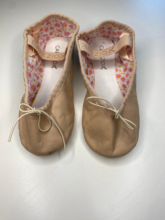 CAPEZIO Ballet Shoes / US11